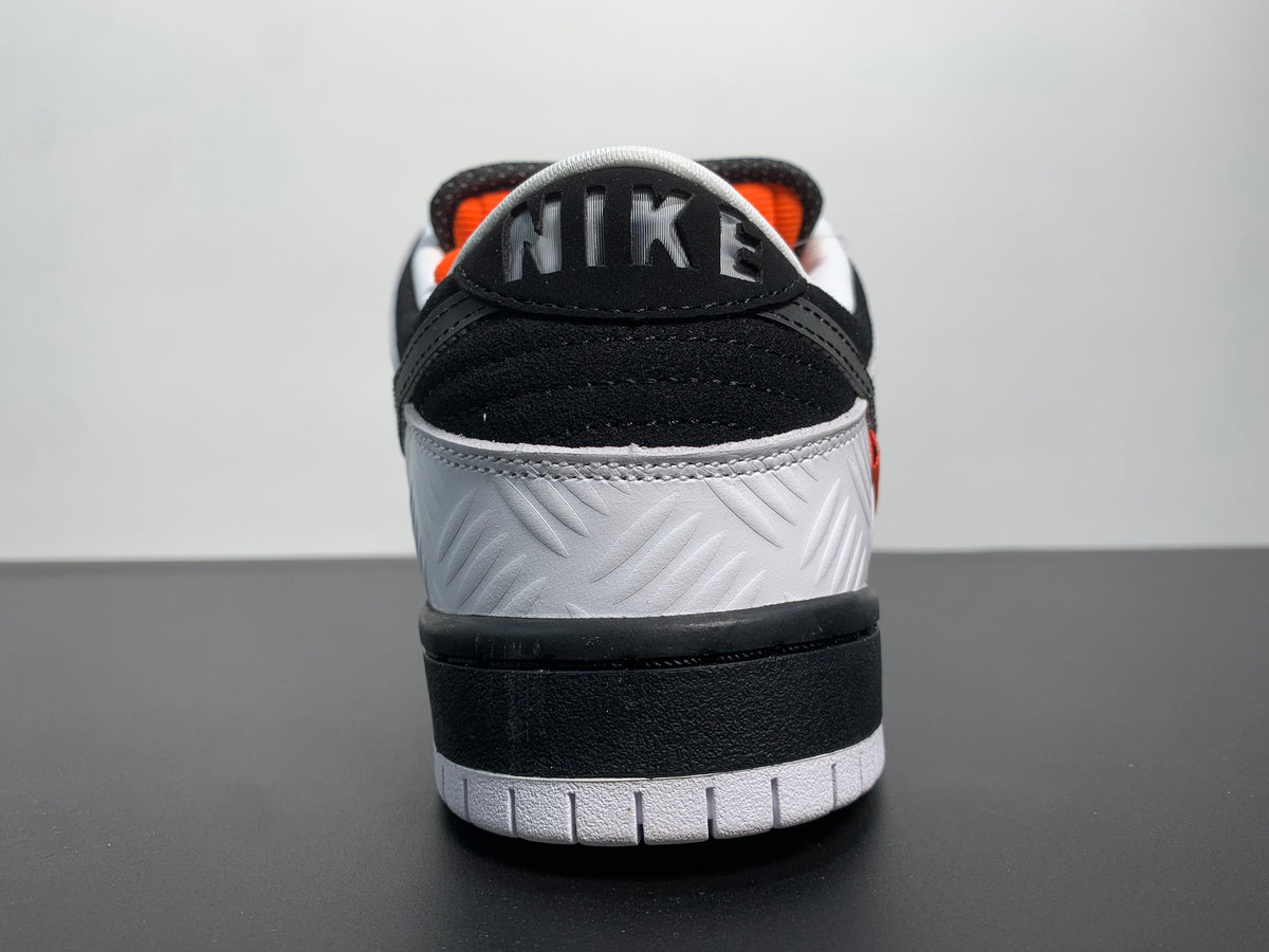 TIGHTBOOTH x Dunk Low SB FD2629-100 - View 9