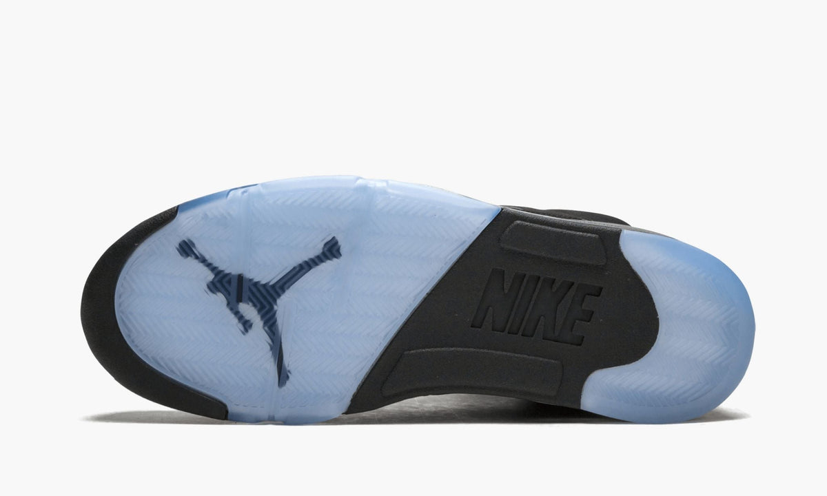 Air Jordan 5 Retro OG "Black / Metallic" - Angle View 6