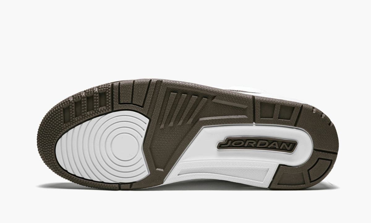 Air Jordan 3 Retro "Mocha" - Angle View 6