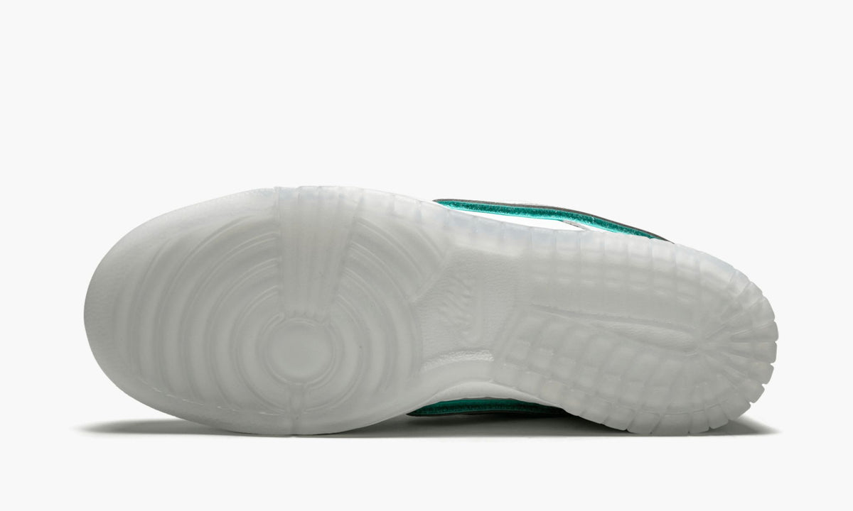 SB Dunk Low Pro OG QS "Diamond Supply White" - View 6