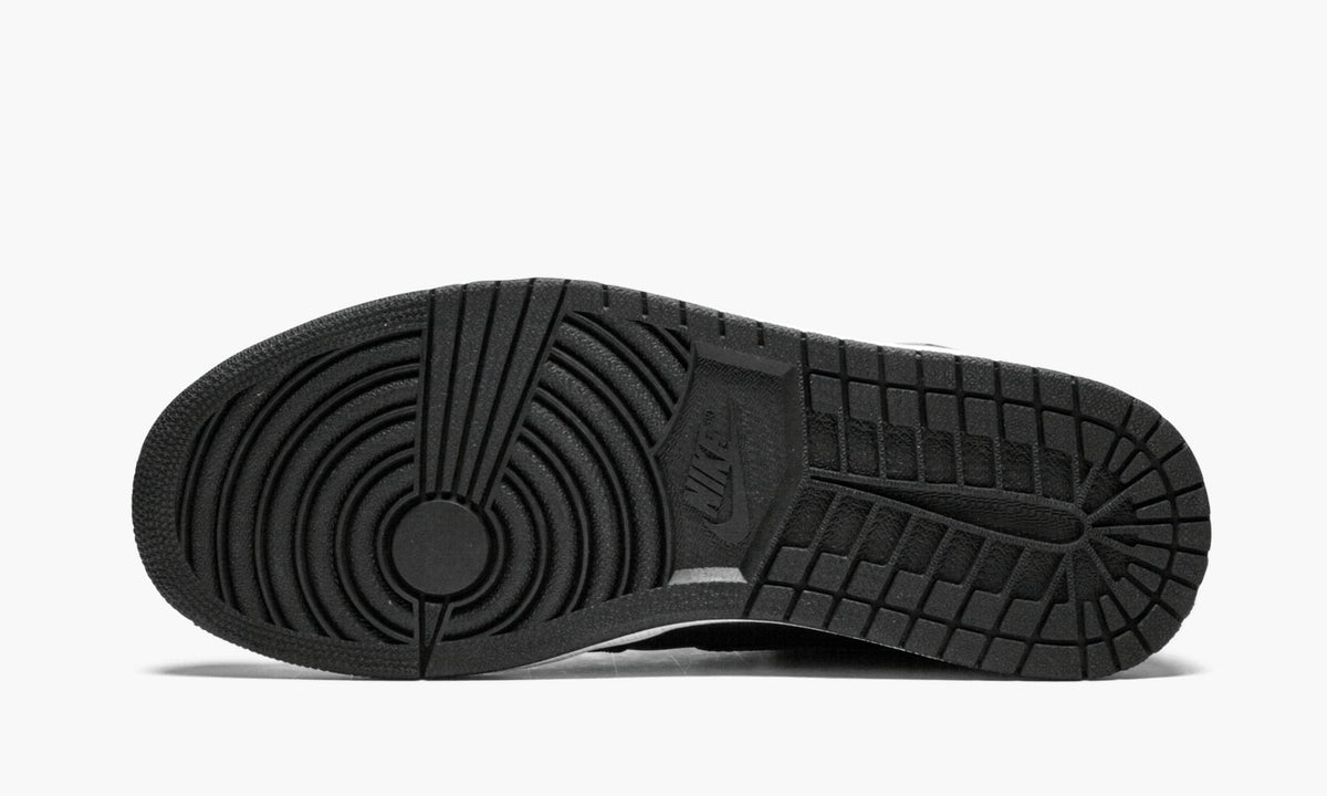 Air Jordan 1 Retro High OG "Shadow" - Angle View 6