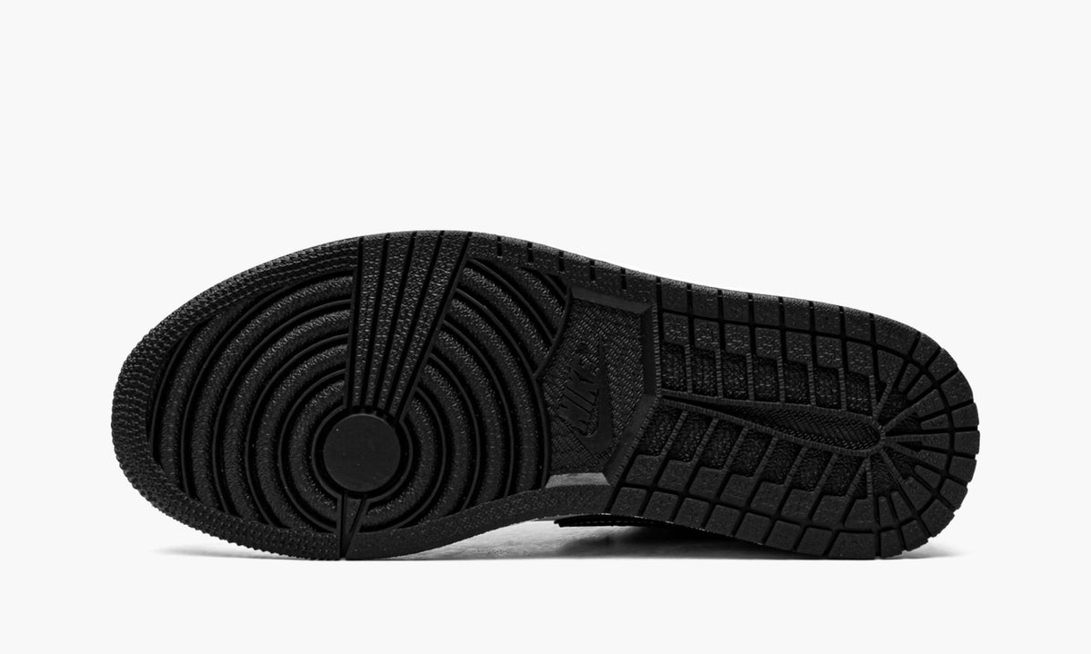 Air Jordan 1 Low SE "Violet Shock" - Angle View 6