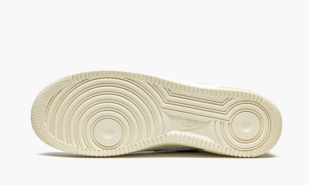 Air Force 1 Low "Kith - Paris" - Angle View 6