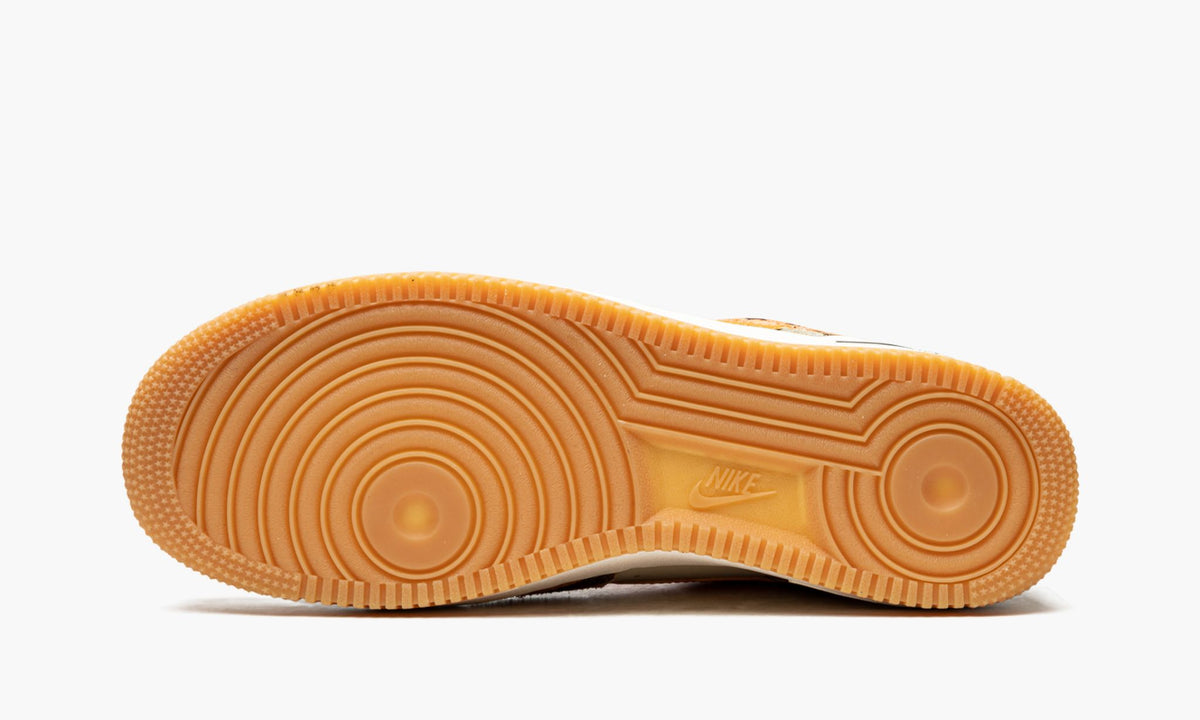 Air Force 1 '07 PRM "Daktari Stripes" - Angle View 6