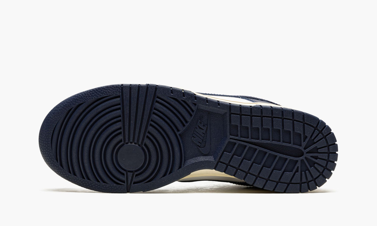Dunk Low "Vintage Navy" - View 6