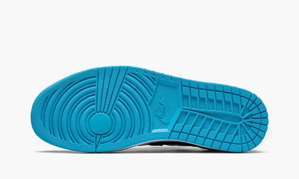 Air Jordan 1 Low OG "UNC" - Angle View 6