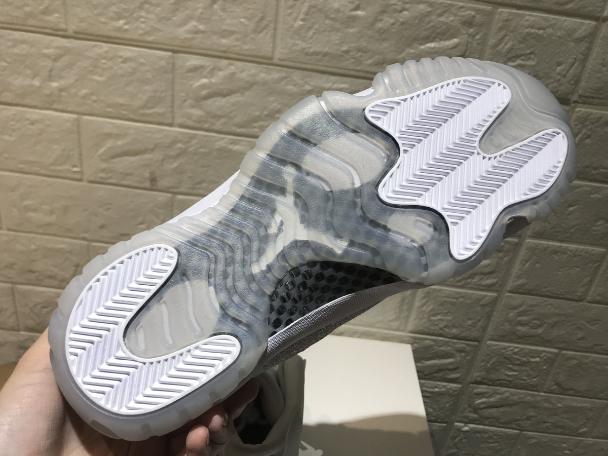 Air Jordan 11" Metallic Silver " - Angle View 6