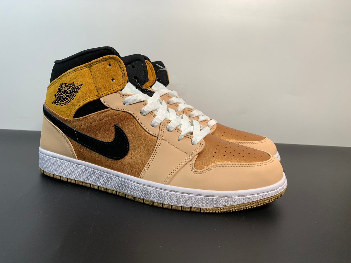 Air Jordan 1 Mid SE  WMNS “Particle Beige  DD2224-200 - Angle View 3