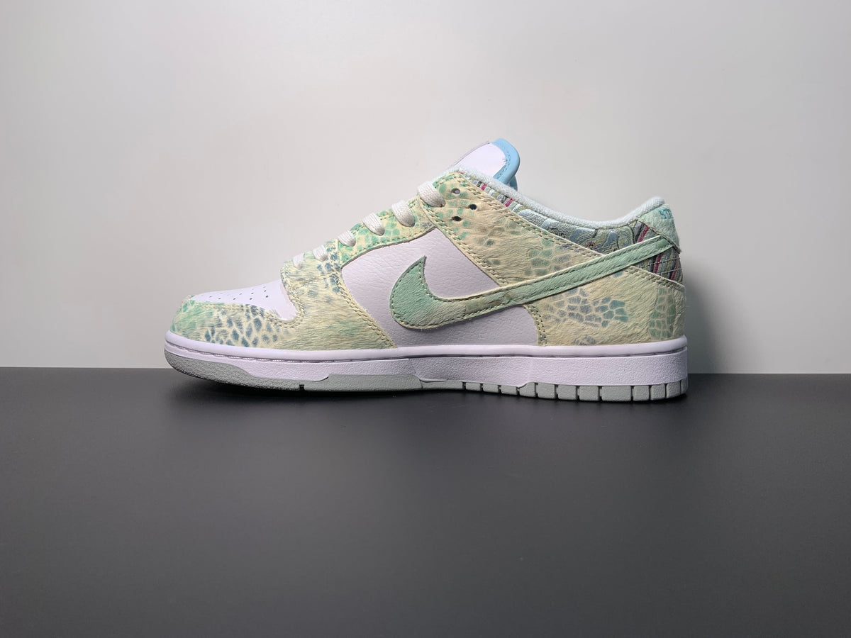 Nike SB Dunk Low Year Of The Dragon ''Steam Puppet'' - View 2