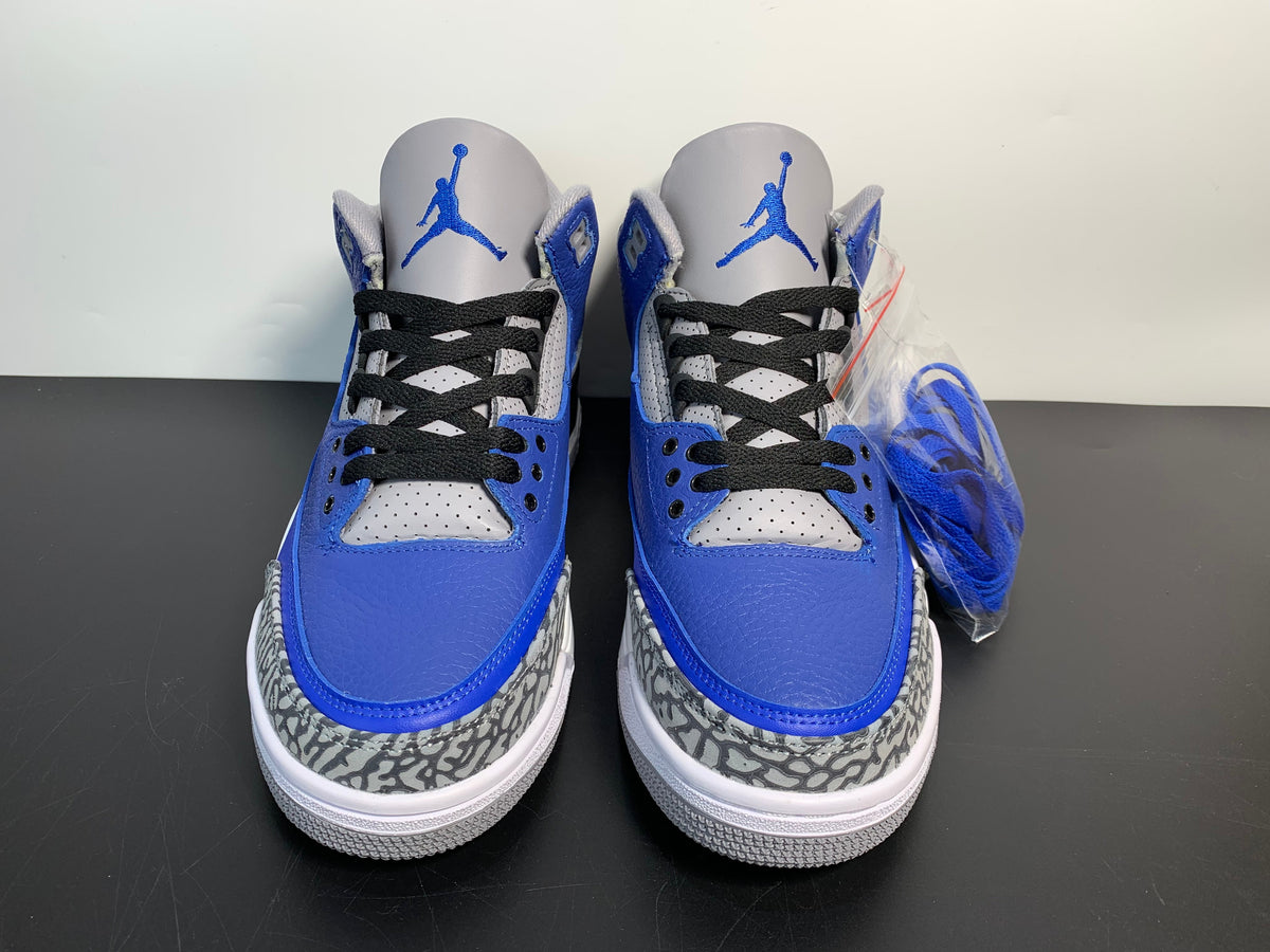 Air Jordan 3 “Varsity Royal” CT8532-400 - Angle View 4