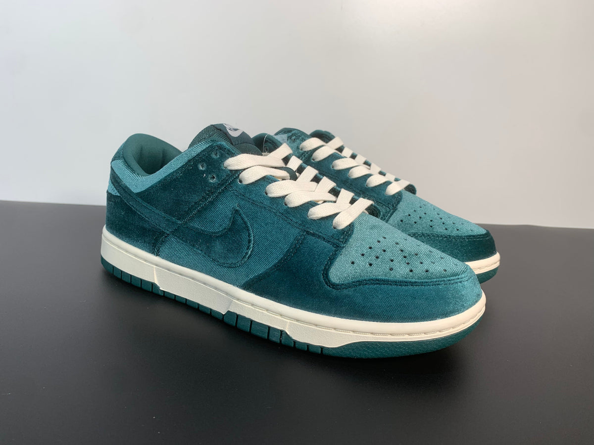 Wmns Nike Dunk Low 'Green Velvet' DZ5224-300 - View 7