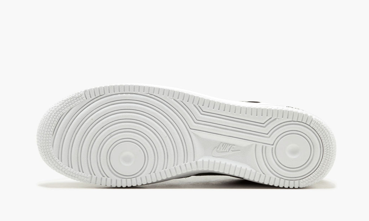 Air Force 1 Low Retro "Hong Kong" - Angle View 6