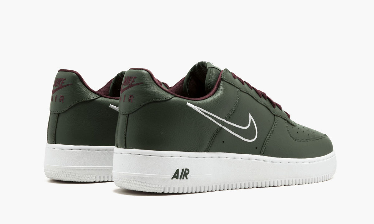Air Force 1 Low Retro "Hong Kong" - Angle View 4