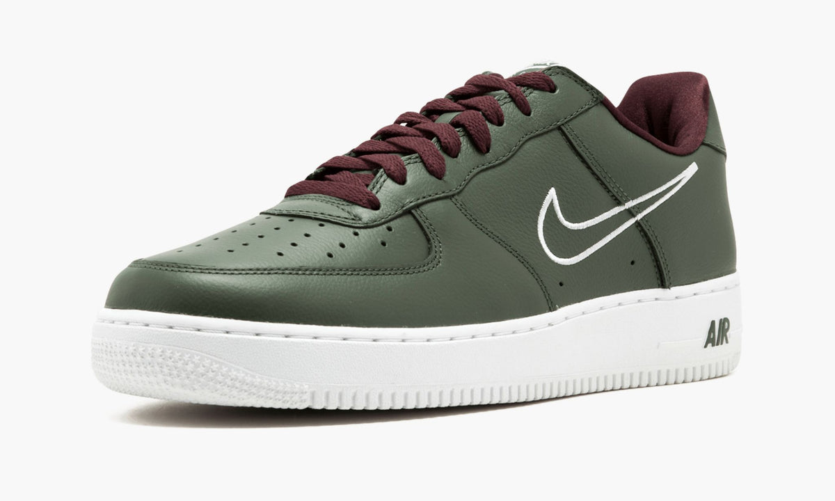 Air Force 1 Low Retro "Hong Kong" - Angle View 5
