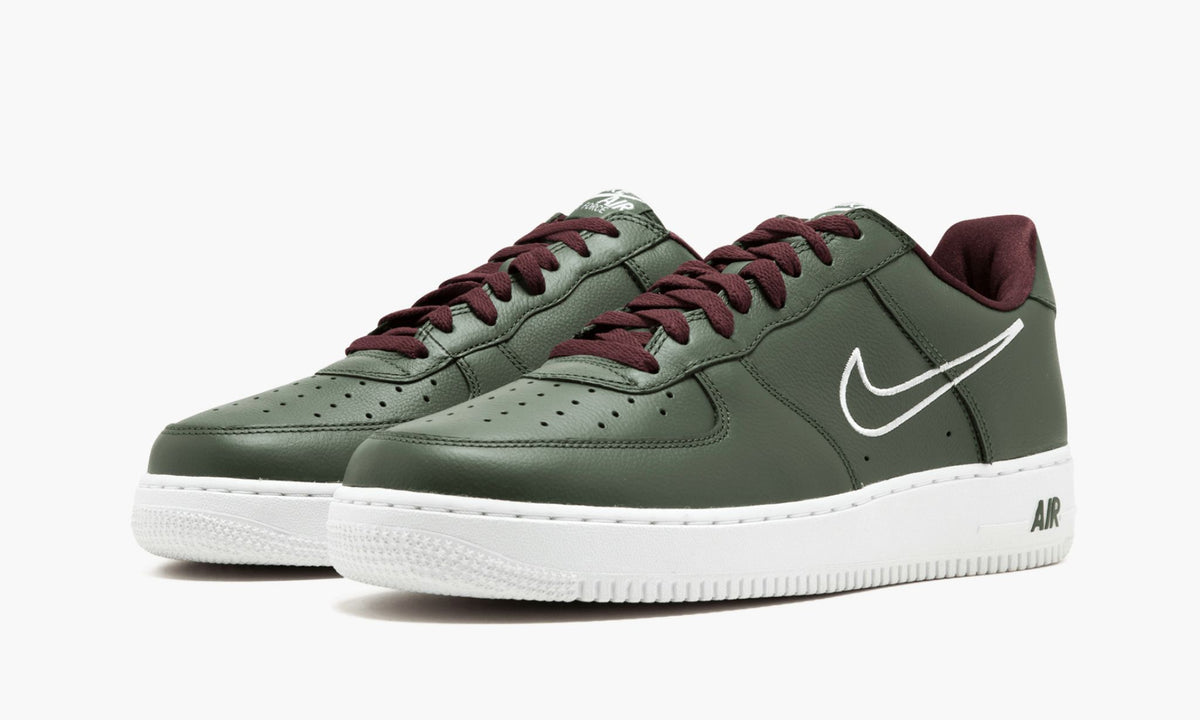 Air Force 1 Low Retro "Hong Kong" - Angle View 3
