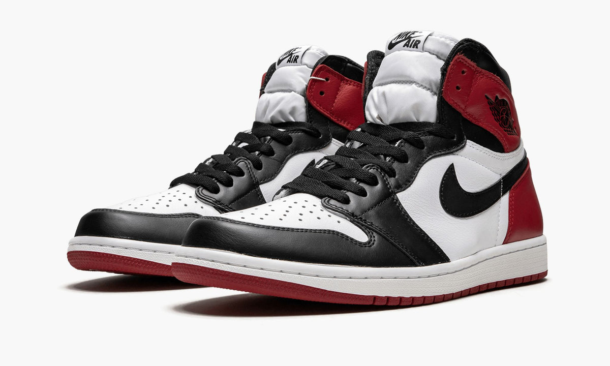Air Jordan 1 Retro High OG "Black Toe" - Angle View 3