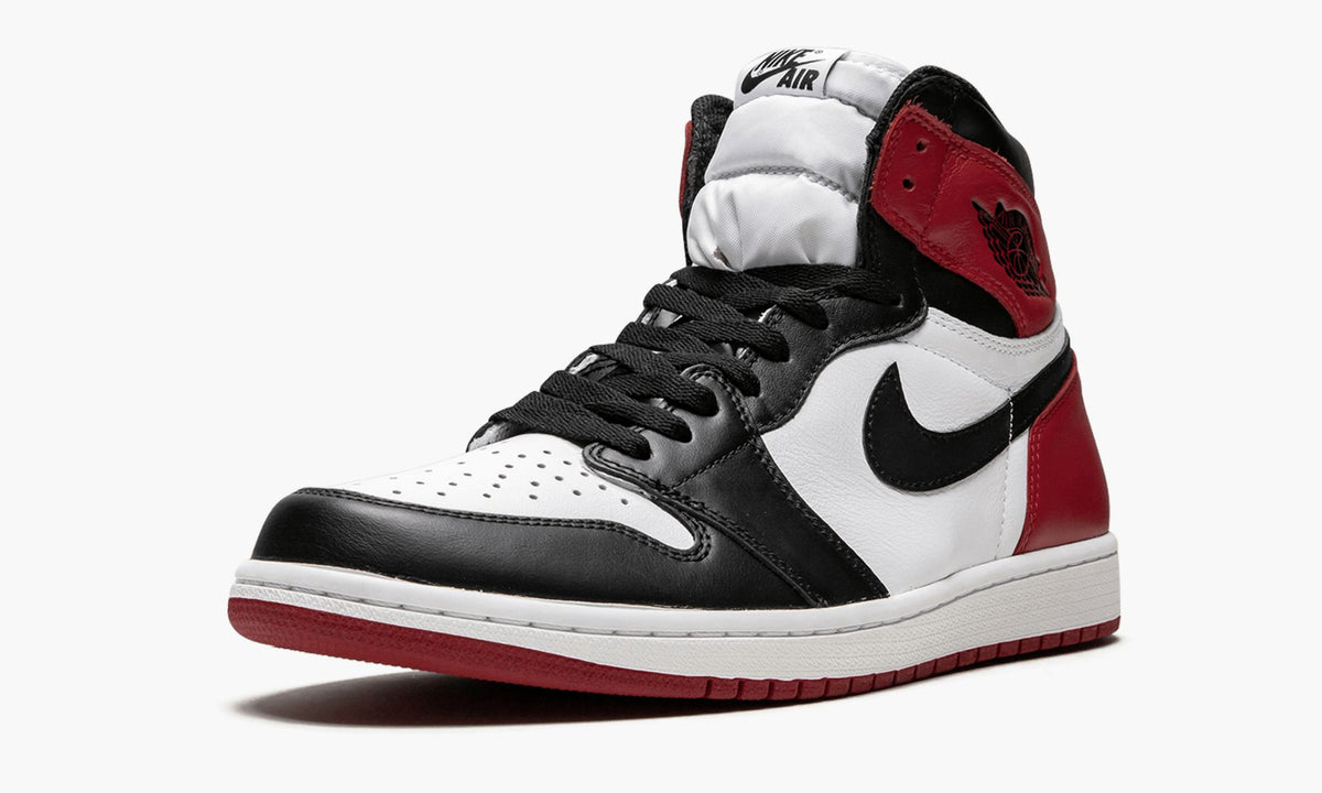 Air Jordan 1 Retro High OG "Black Toe" - Angle View 5