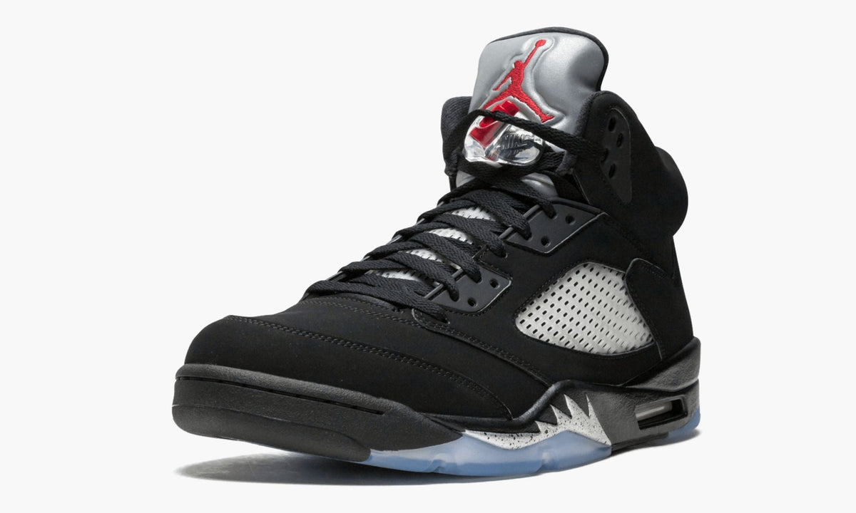 Air Jordan 5 Retro OG "Black / Metallic" - Angle View 5
