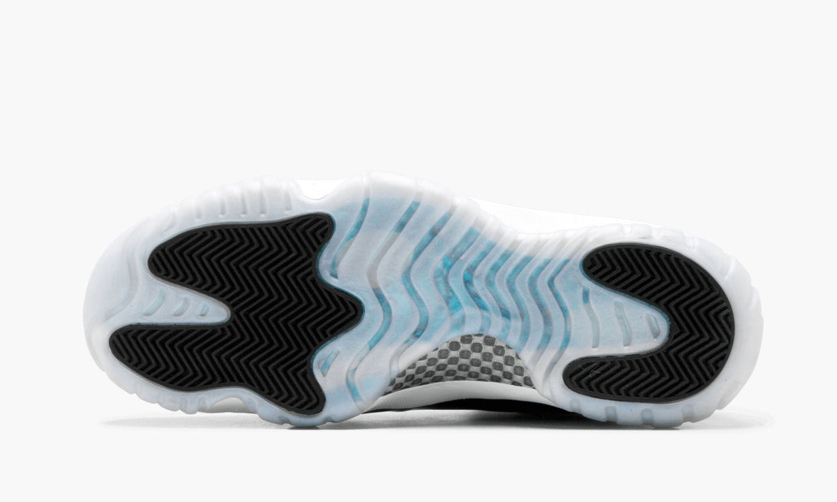 Air Jordan 11 Retro Low "Easter Emerald" - Angle View 6