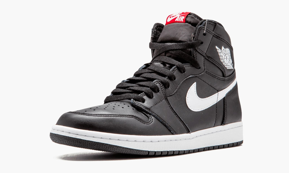 Air Jordan 1 Retro High OG "Ying-Yang" - Angle View 9