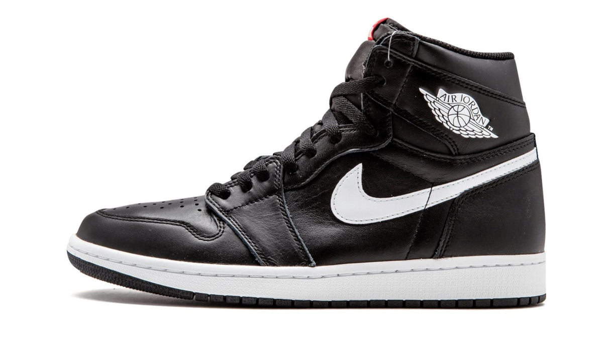 Air Jordan 1 Retro High OG "Ying-Yang" - Angle View 2