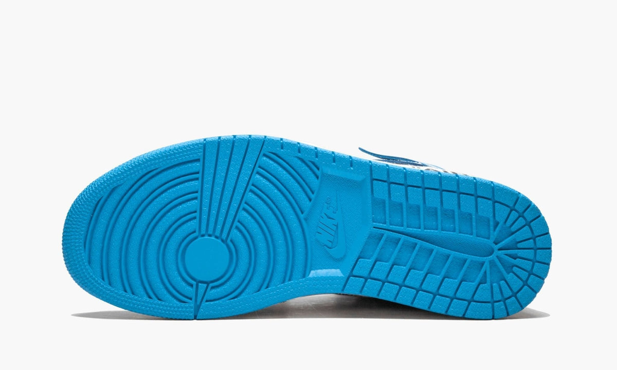 Air Jordan 1 Retro High "Off-White - UNC" - Angle View 6