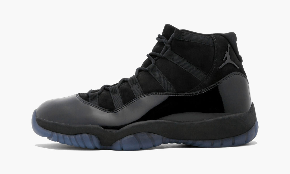 Air Jordan 11 Retro "Cap & Gown" - Angle View 2