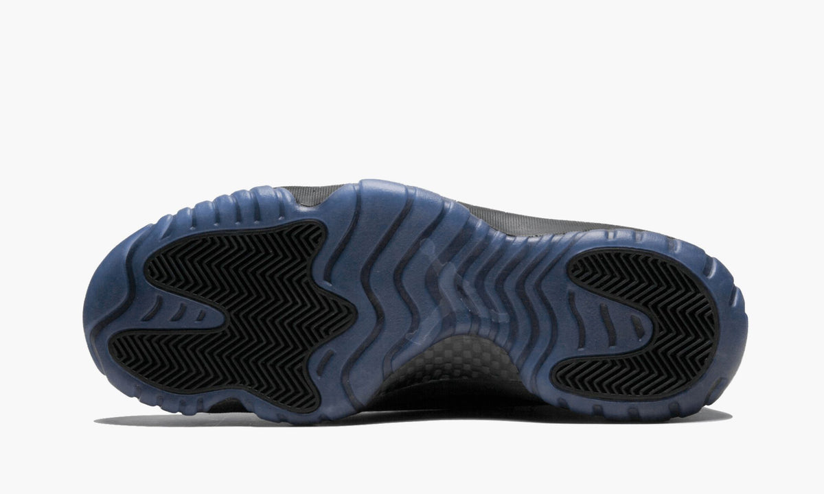 Air Jordan 11 Retro "Cap & Gown" - Angle View 6