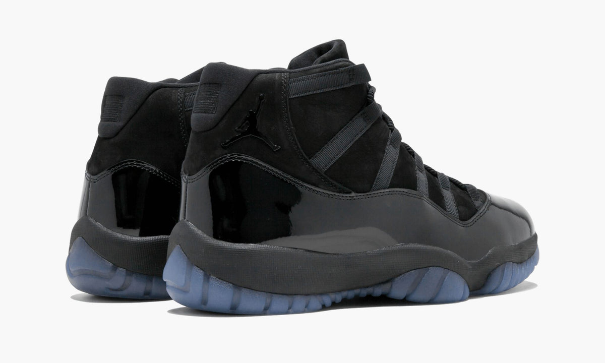 Air Jordan 11 Retro "Cap & Gown" - Angle View 4