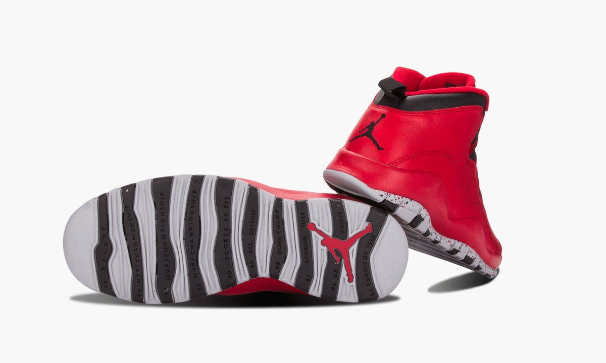Air Jordan 10 Retro 30th "Bulls Over Broadway" - Angle View 4