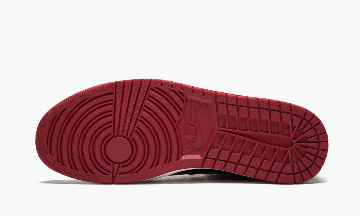 Air Jordan 1 Retro High OG "Bred" - Angle View 6