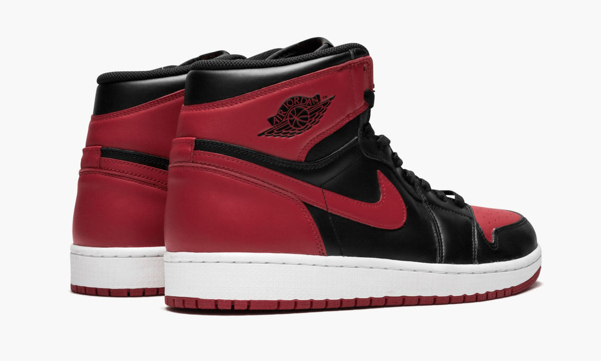 Air Jordan 1 Retro High OG "Bred" - Angle View 4