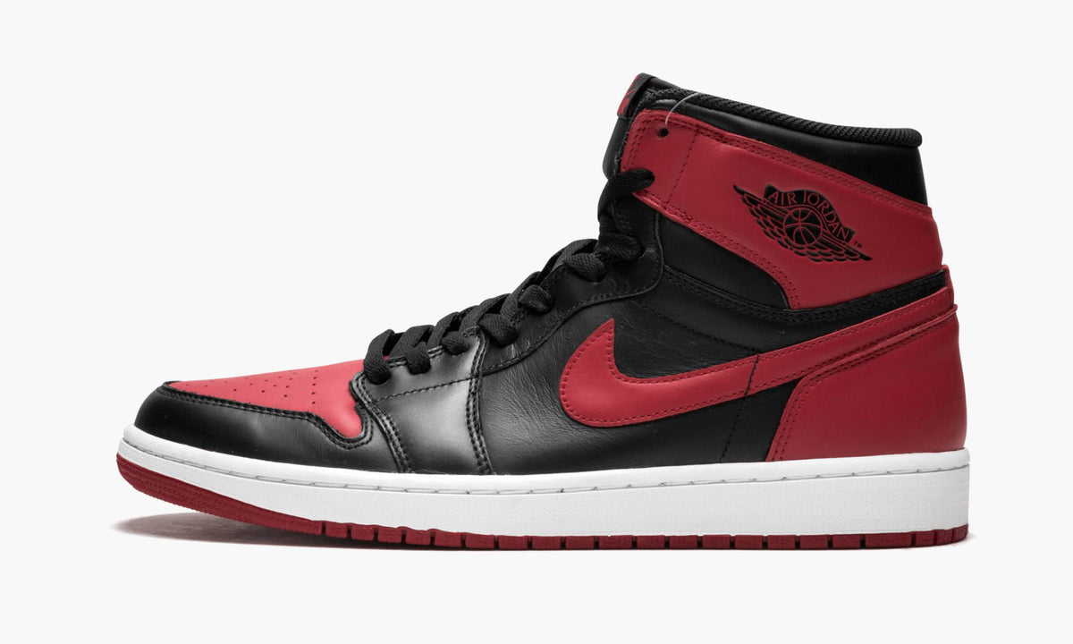 Air Jordan 1 Retro High OG "Bred" - Angle View 2