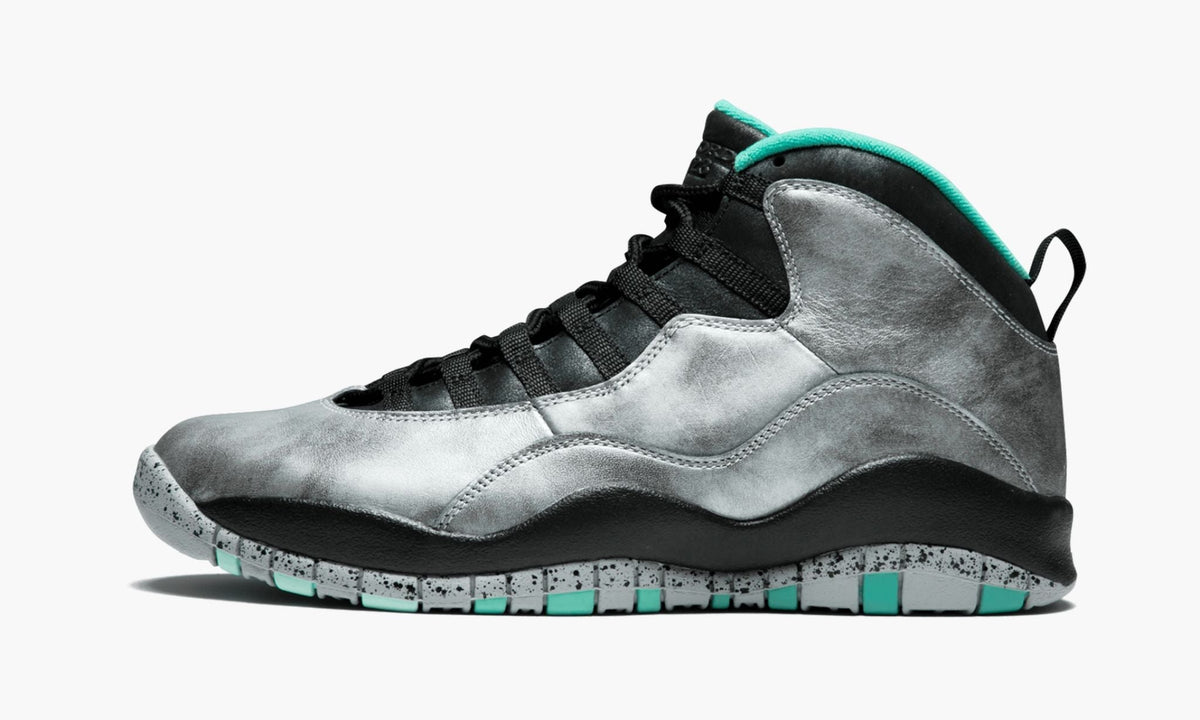 Air Jordan 10 Retro 30th "Lady Liberty" - Angle View 2