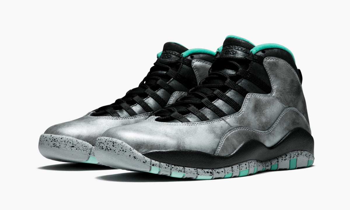 Air Jordan 10 Retro 30th "Lady Liberty" - Angle View 3
