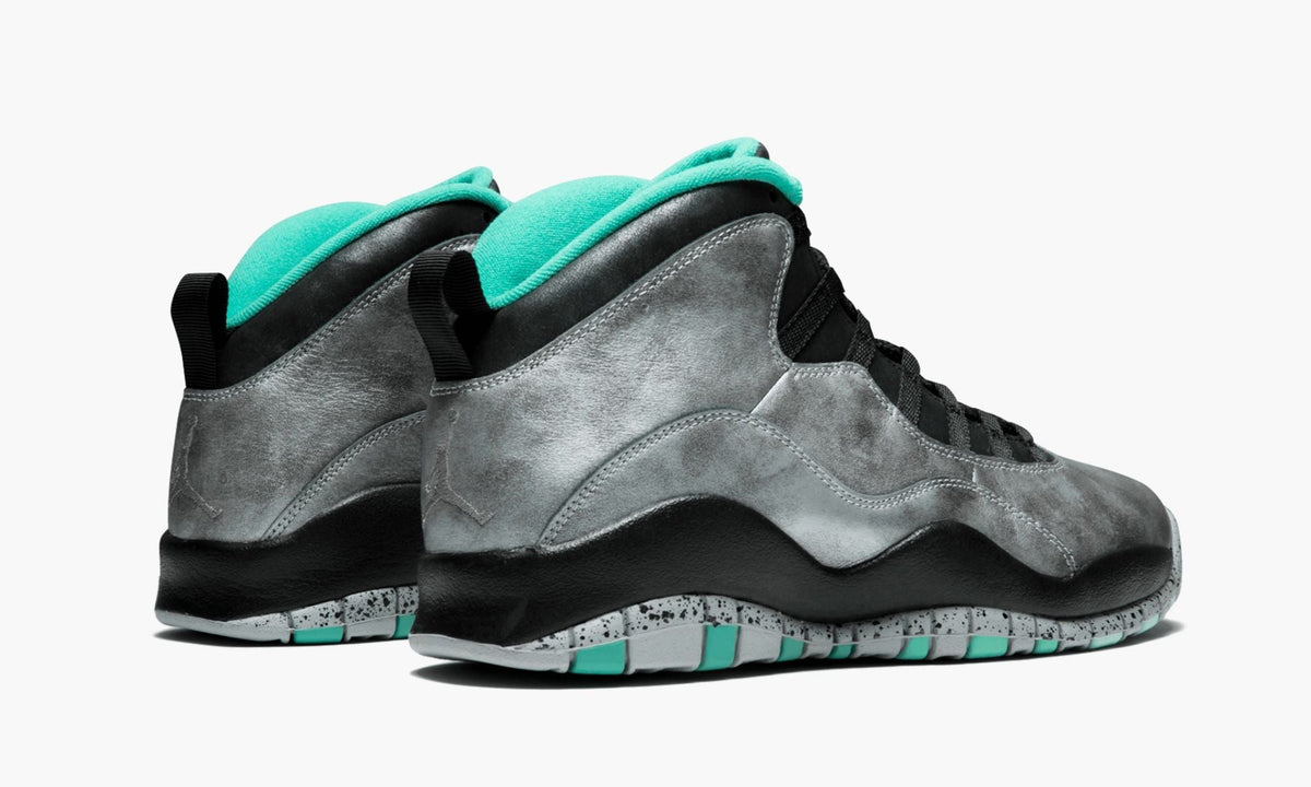 Air Jordan 10 Retro 30th "Lady Liberty" - Angle View 4
