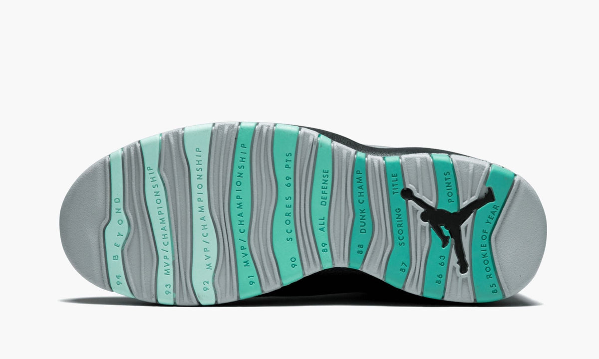 Air Jordan 10 Retro 30th "Lady Liberty" - Angle View 6