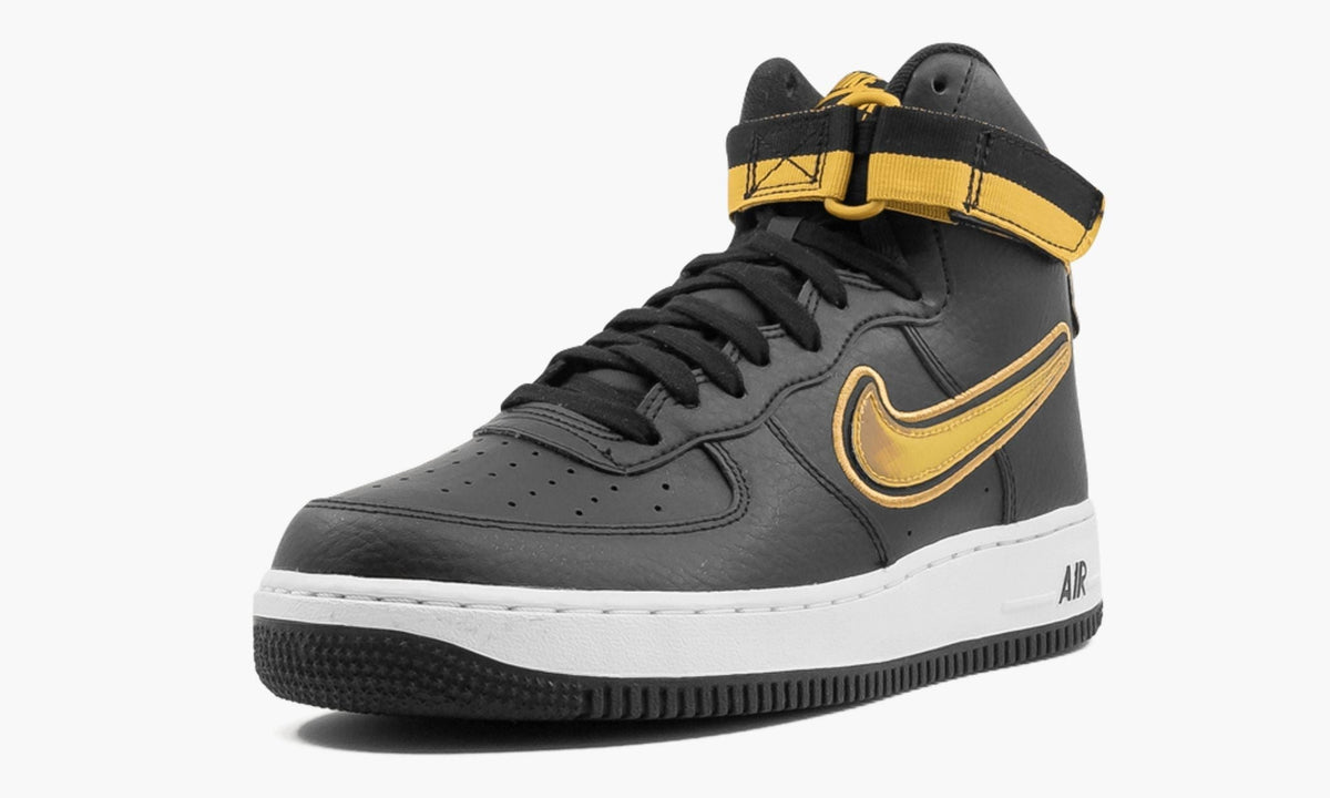 Air Force 1 High '07 LV8 - Angle View 5