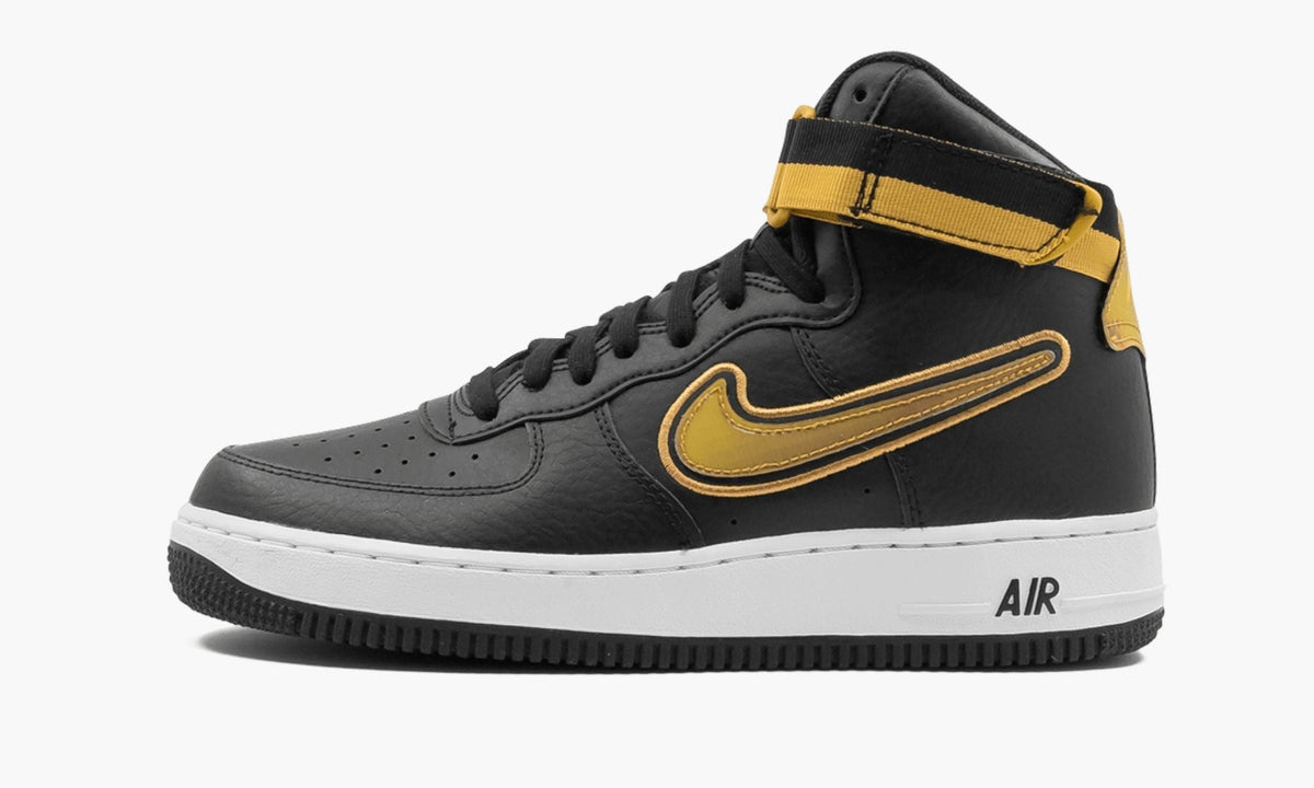 Air Force 1 High '07 LV8 - Angle View 2