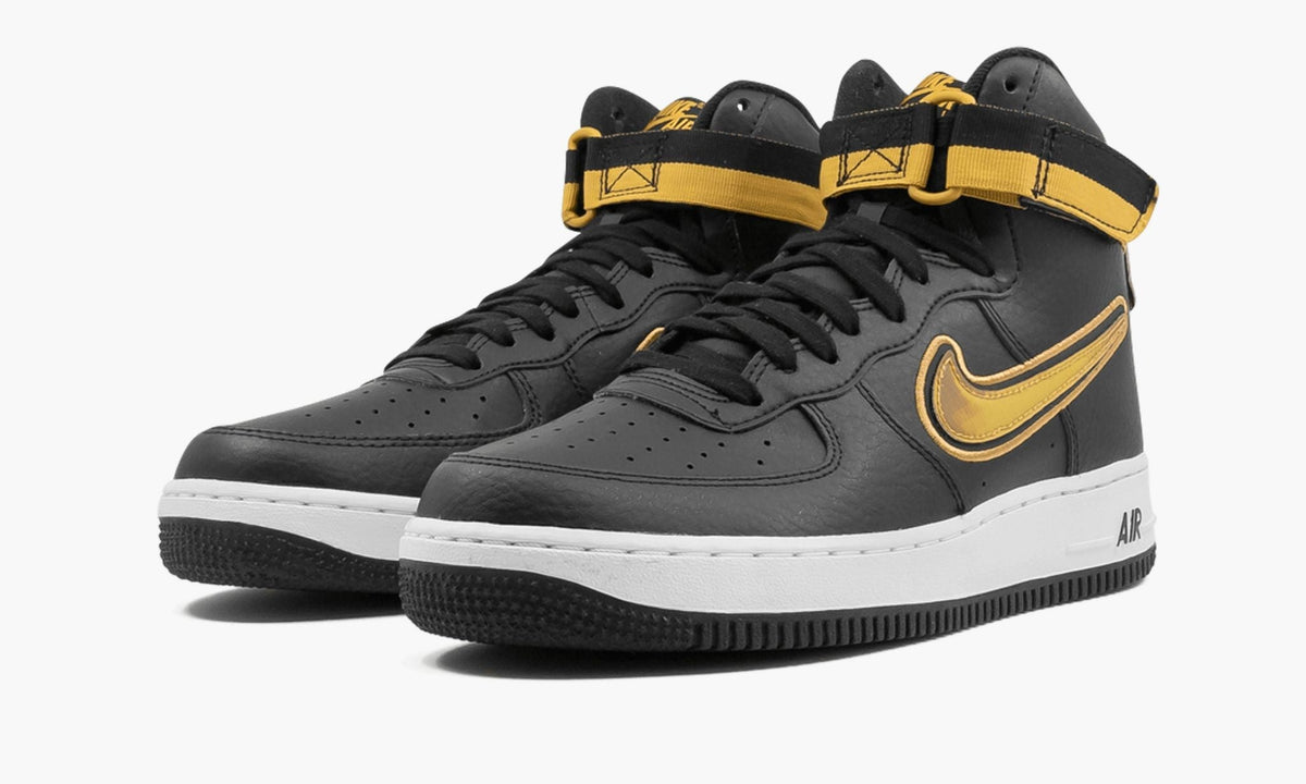 Air Force 1 High '07 LV8 - Angle View 3