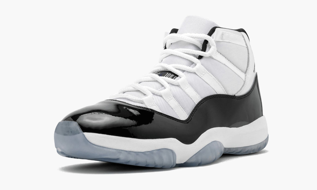 Air Jordan 11 Retro "Concord " - Angle View 4