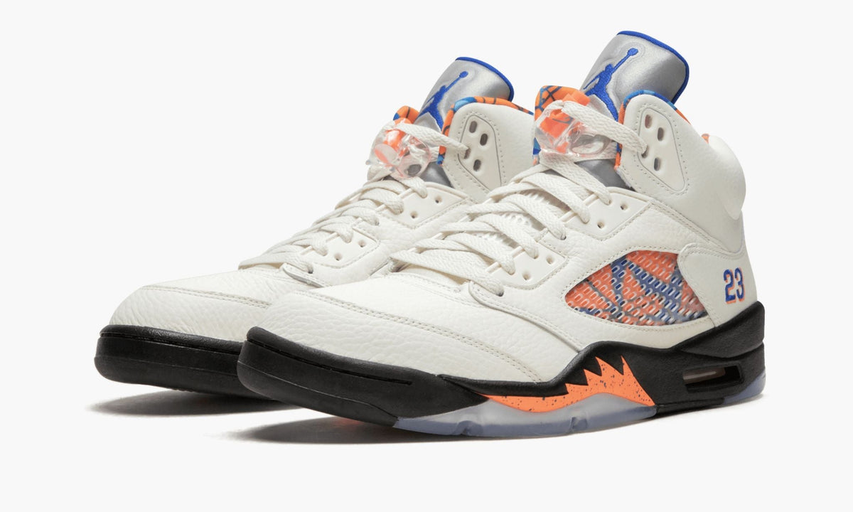 Air Jordan 5 Retro "International Flight" - Angle View 3