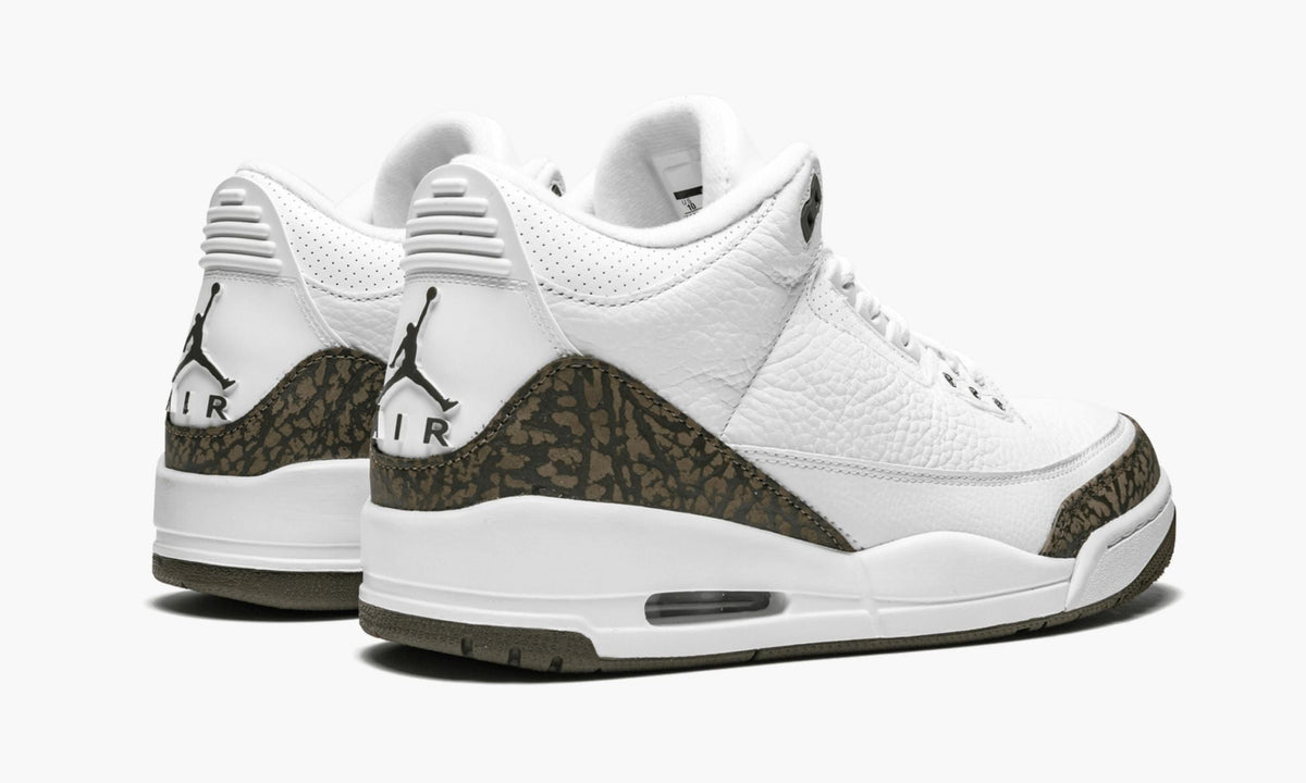 Air Jordan 3 Retro "Mocha" - Angle View 4