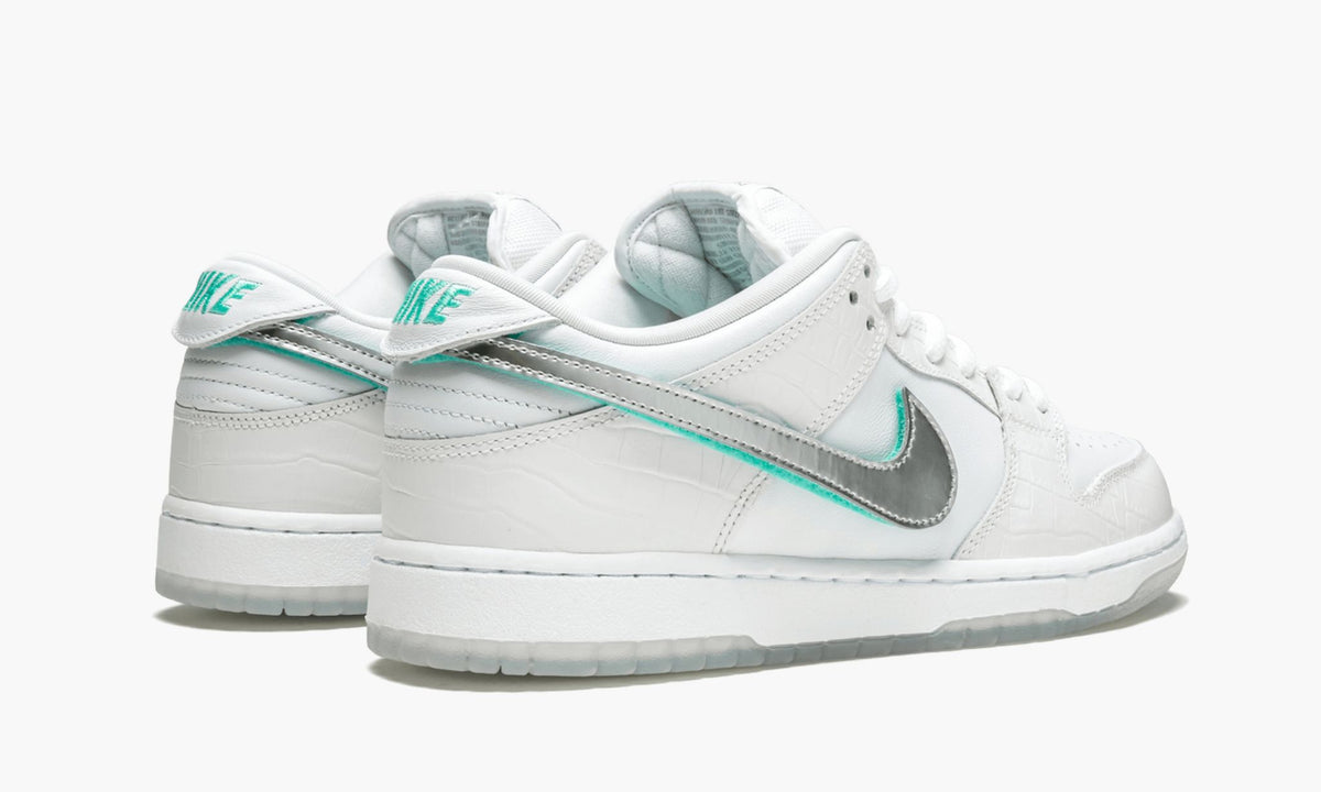 SB Dunk Low Pro OG QS "Diamond Supply White" - View 4