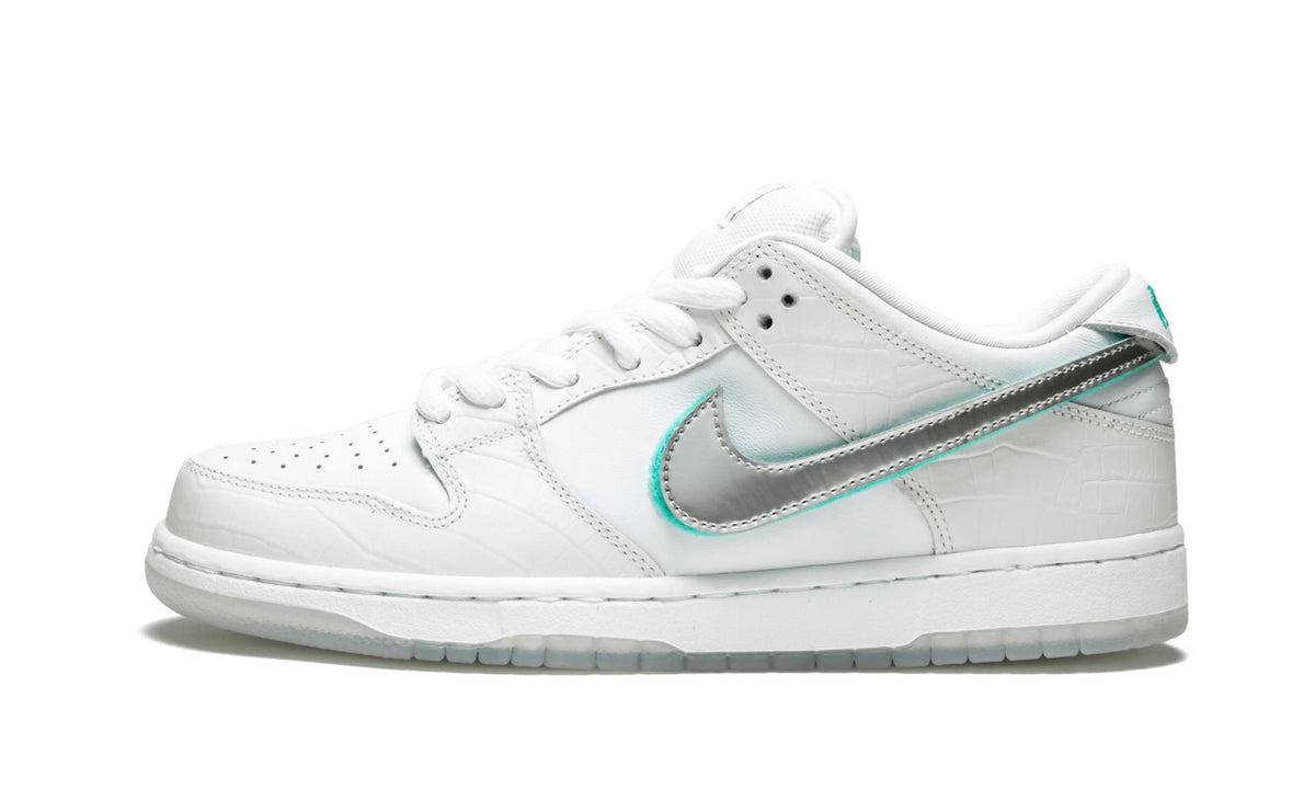 SB Dunk Low Pro OG QS "Diamond Supply White" - View 1