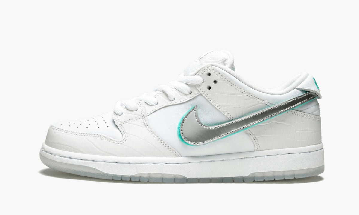 SB Dunk Low Pro OG QS "Diamond Supply White" - View 2