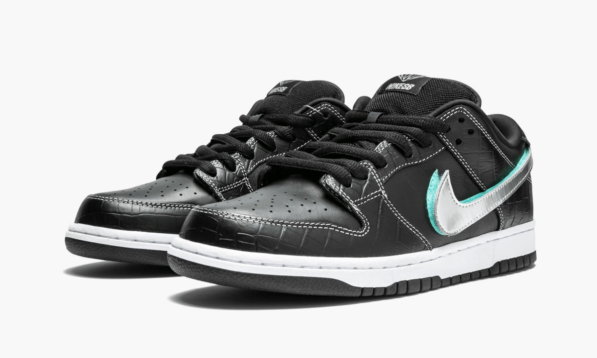 SB Dunk Low Pro OG QS "Black Diamond" - View 3