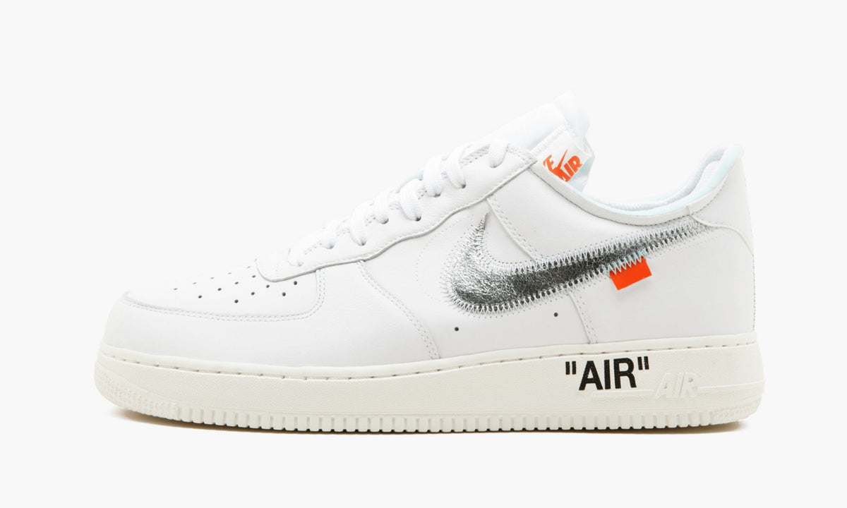 Air Force 1 07 "Off-White - ComplexCon" - Angle View 2
