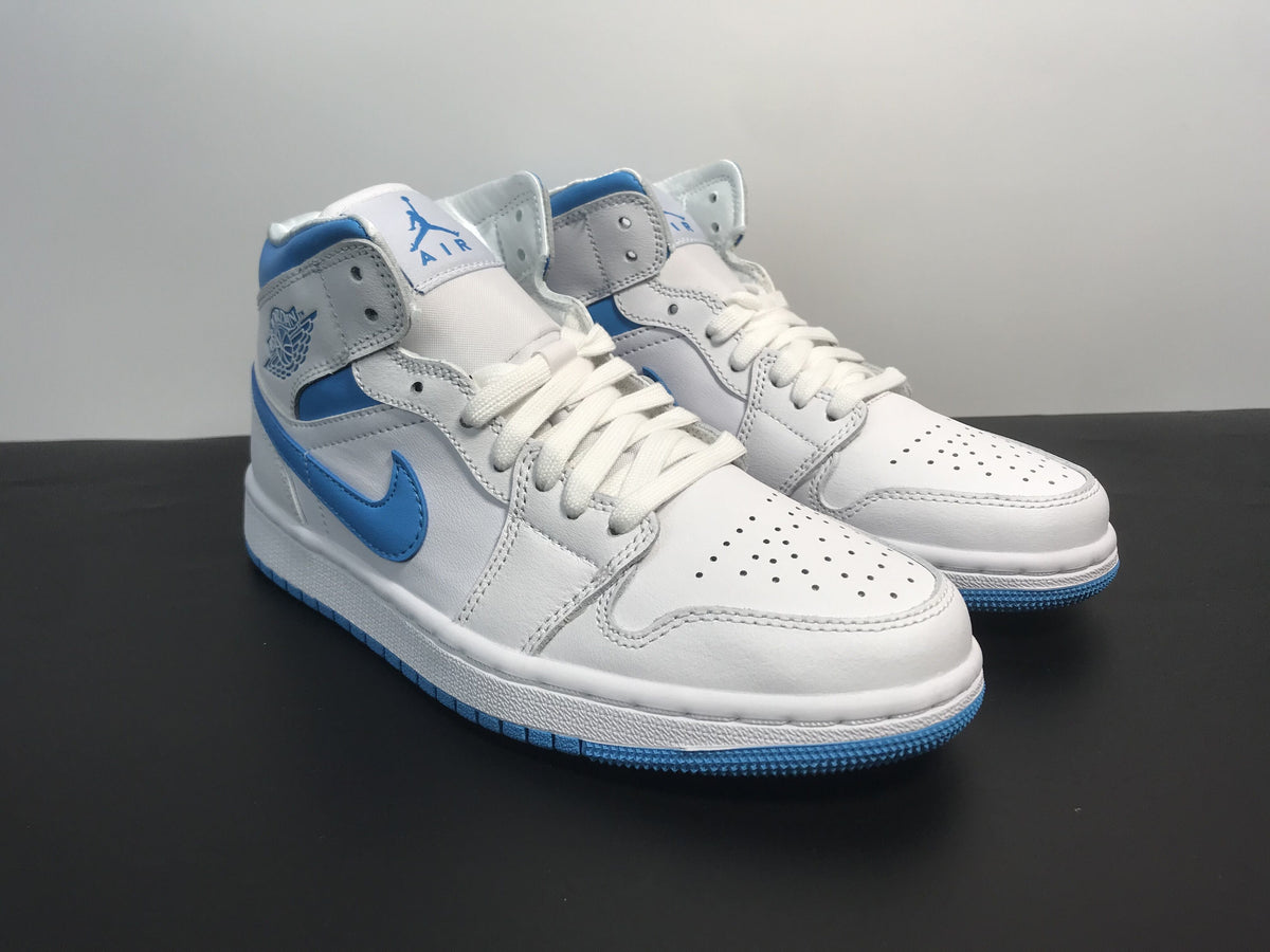 Air Jordan 1 Mid UNC - Angle View 3