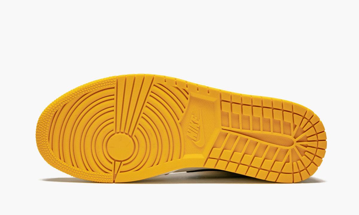 Air Jordan 1 Mid SE "Lakers" - Angle View 6